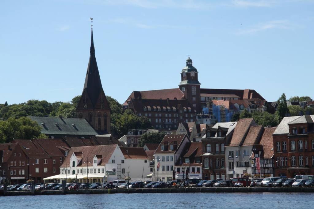 Gemuetliche Haushaelfte Mit Garten Und Terrasse Flensburgo Exterior foto