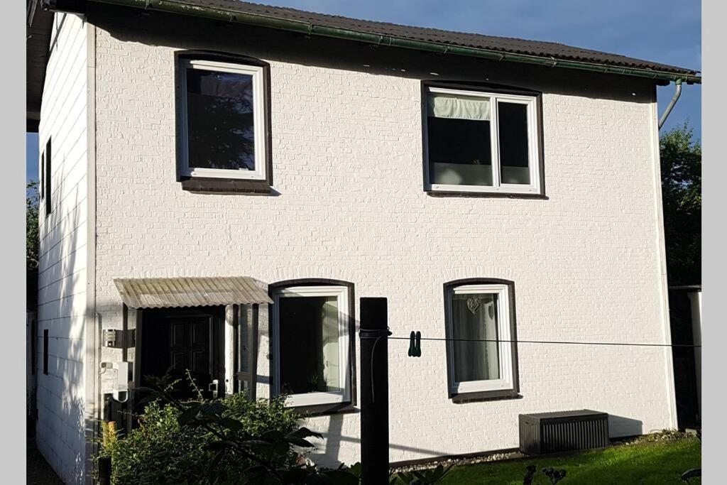 Gemuetliche Haushaelfte Mit Garten Und Terrasse Flensburgo Exterior foto